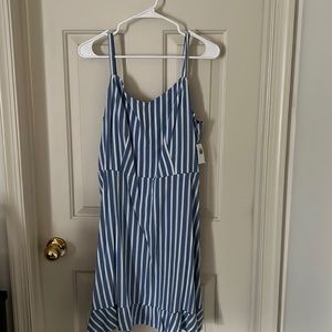 Cute never worn summer dress.